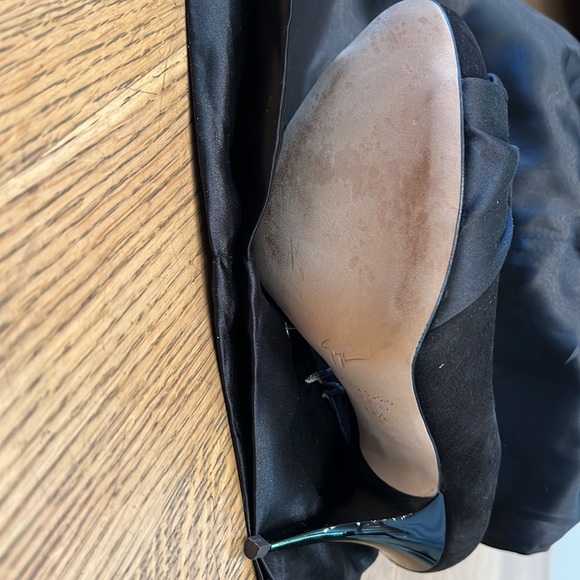 Amazing Giuseppe Zanotti suede and satin pumps. Worn once